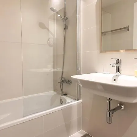 Marina Real Iii Denirent